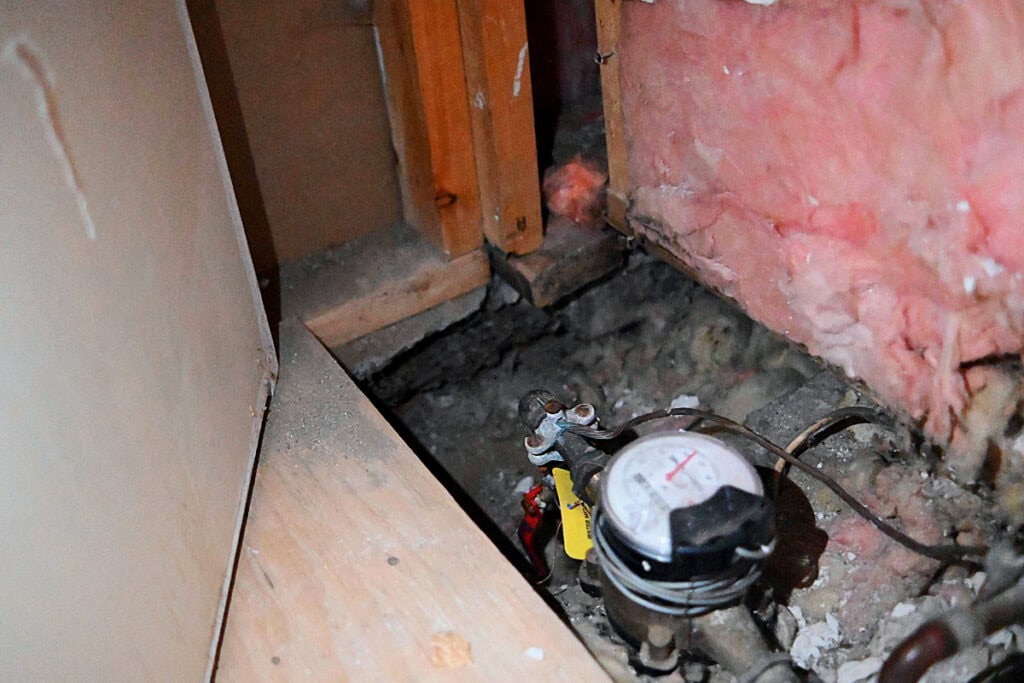 Water shut-off in a basement